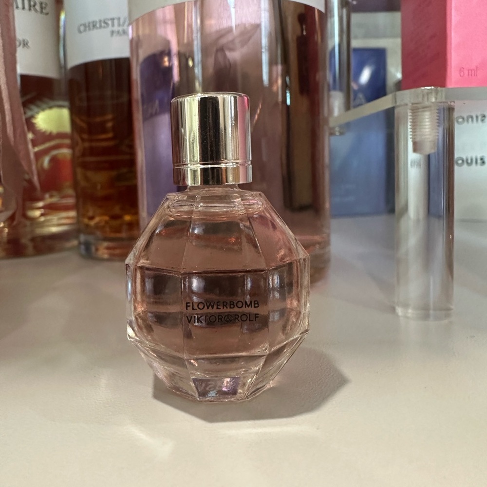 Viktor & Rolf Flowerbomb Mini Perfume 7ml 0.24fl oz
New without box